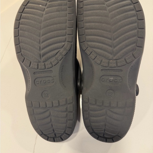 CrocsBlack Clogs M12 - Picture 2 of 2